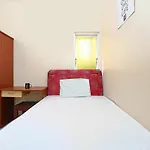 Oyo Life 2812 Hommy Boarding House