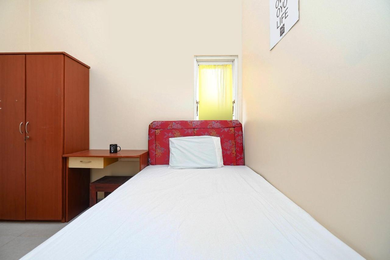 Oyo Life 2812 Hommy Boarding House Hotel