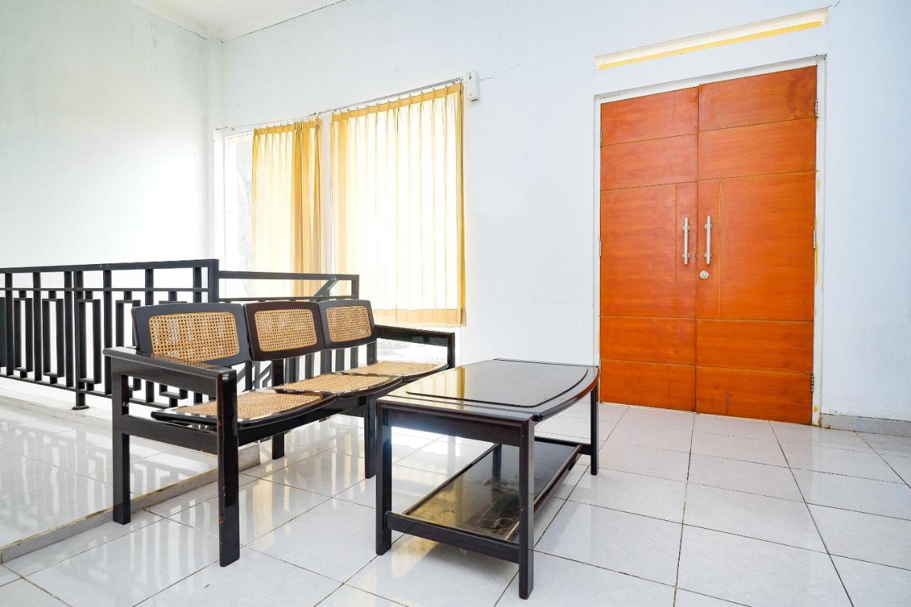 Oyo Life 2812 Hommy Boarding House Hotel